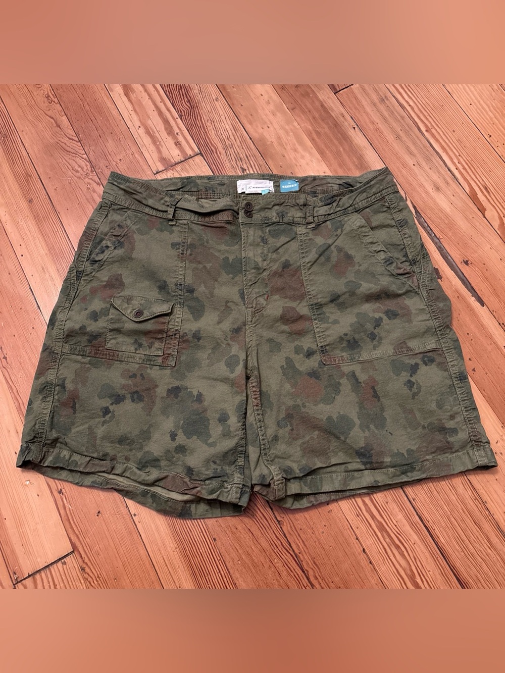 Anthropologie Womens Green Camo Shorts The Wanderer Size 16W Pockets Military